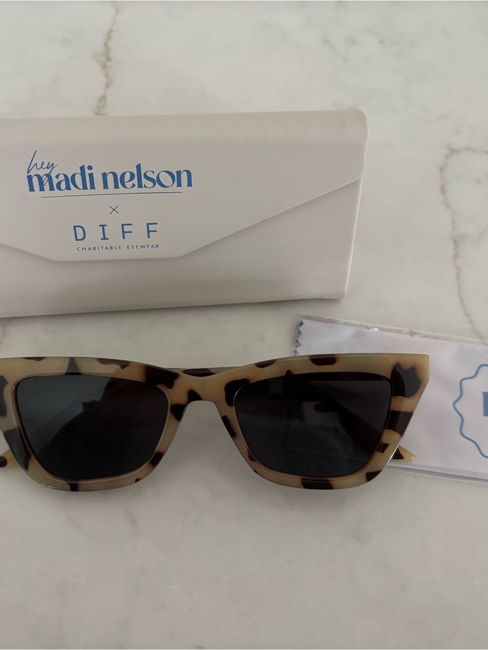 Diff Eyewear Madi Nelson Tortoiseshell Cat Eye Sunglasses - Brown/Black - Picture 1 of 2